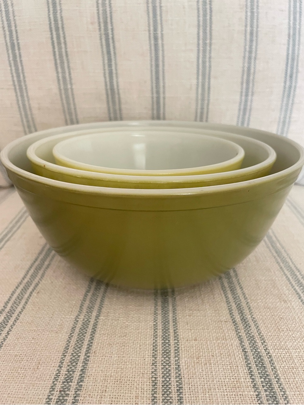 Pyrex Vintage 60s Nesting Mixing Bowls Set in Verde Avocado Green 401 402 & 403